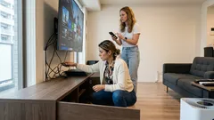 テレビ裏の配線をスッキリさせる前に：ワイヤレス映像伝送とHDMI、失敗しない選び方