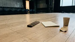 拍手はいつから私たちの合図になったのか？約2000年前の劇場から読み解く「喝采」のしくみ