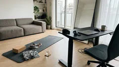 猫背・巻き肩・スマホ首をまとめて整える：自宅でできる「3つの動き」習慣