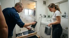 シャワー中の電気暖房、実は危ない？浴室の湿気が招く電気トラブルと「今日からできる」安全チェック